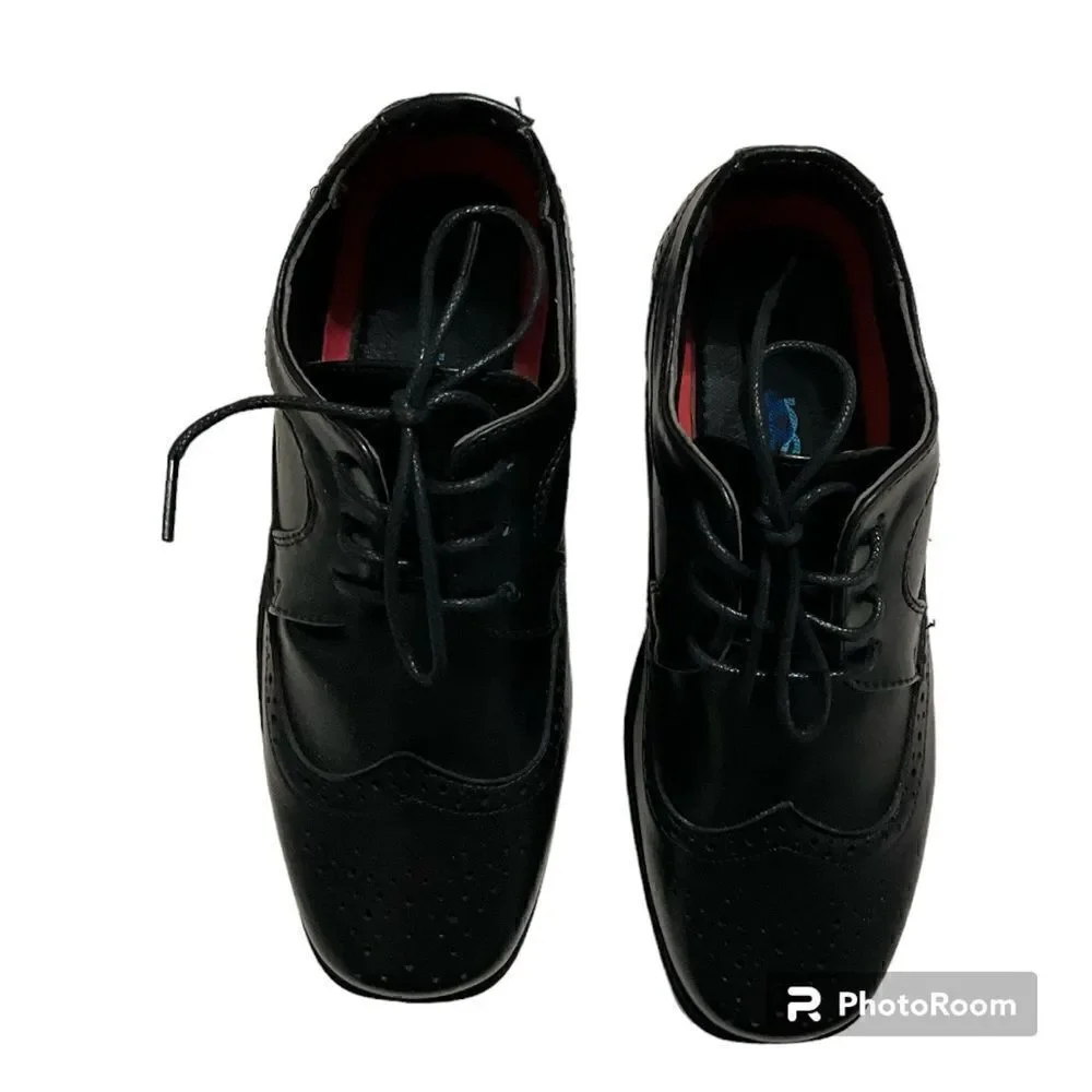 Josmo classic dress wing tip Oxford shoes. NWOT